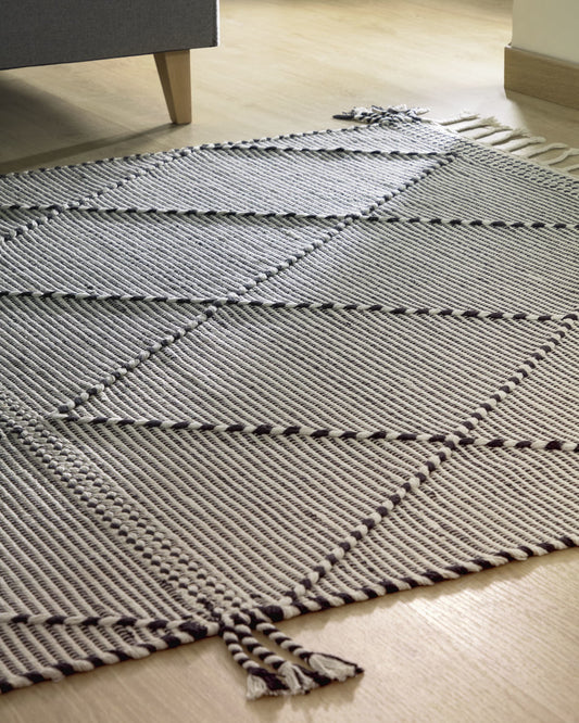 Nurit black rug 160 x 230 cm