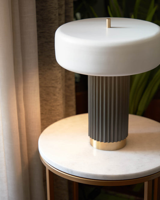 Serenella table lamp in metal with white and green painted finish