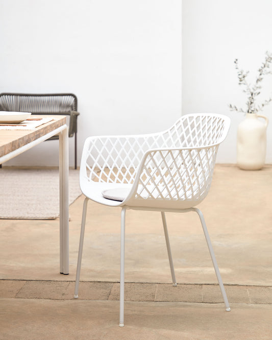 Quinn outdoor chair in white