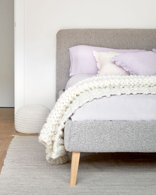 Dyla bed cover in light grey bouclé for a 160 x 200 cm mattress