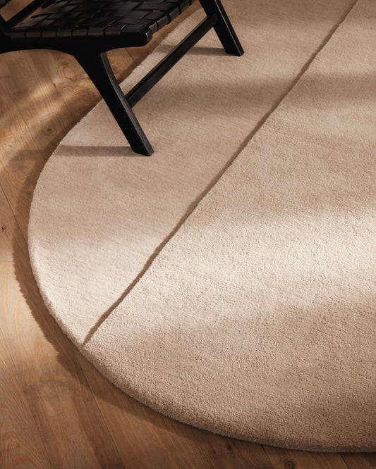 Cosima oval wood rug in beige linen, Ø 160 x 230 cm