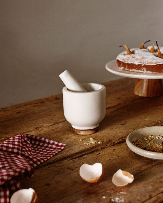 Cinderella pestle and mortar in white marble and wood