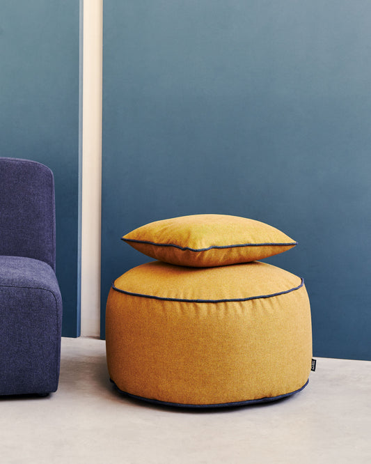 Viera pouffe in mustard with blue edges, Ø 60 cm