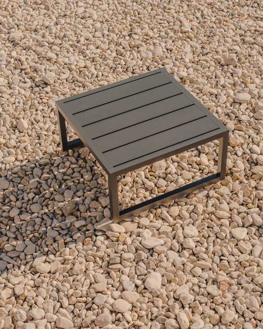 Comova 100% outdoor side table made from black aluminium, 60 x 60 cm