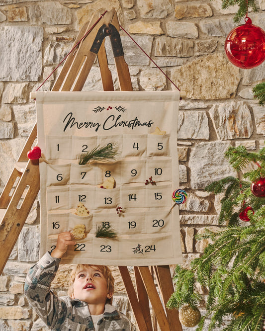 Uarda Advent Calendar in 100% white cotton with embroidery, 56 x 65 cm