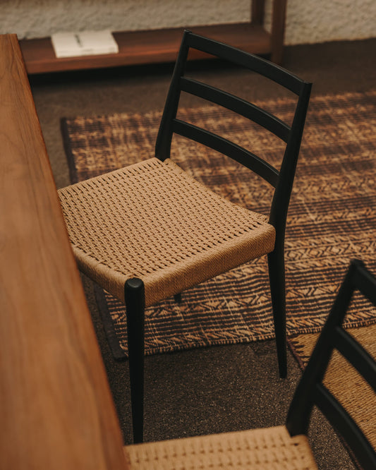 Analy chair in solid oak with black finish and rope seat FSC 100%