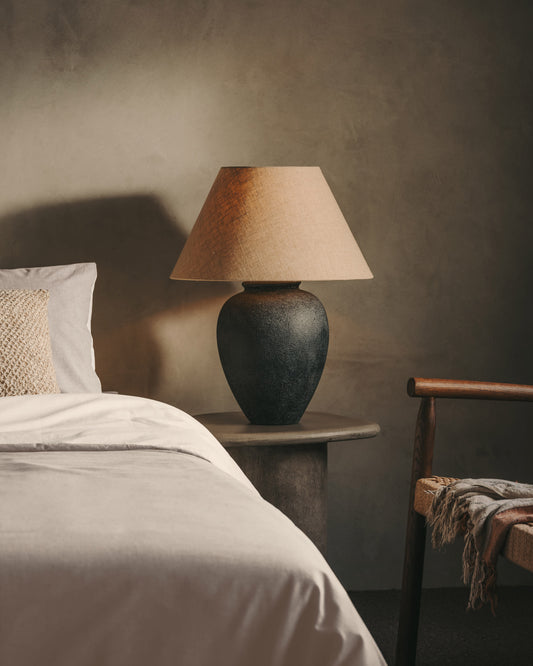 Mercadal ceramic table lamp in a black finish