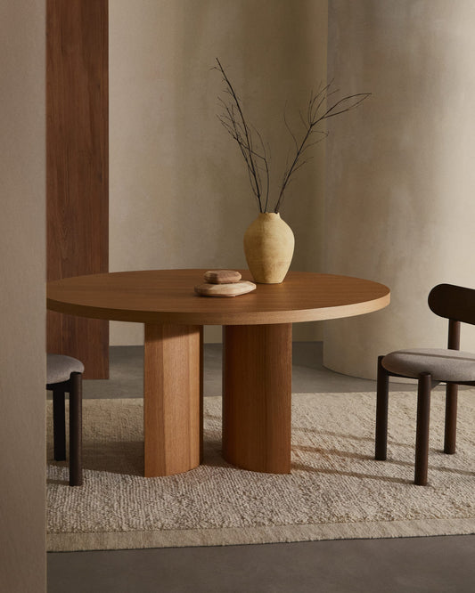 Nealy round table with an oak veneer in a natural finish, Ø 150 cm