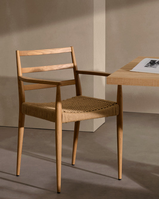 Analy chair with armrests in solid oak wood in a natural finish and rope cord seat FSC 100%