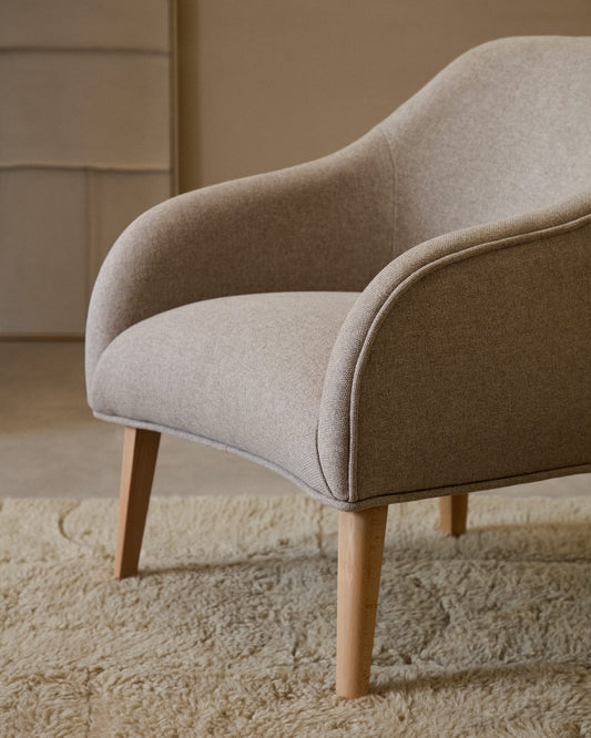 Bobly armchair in beige with wooden legs with natural finish