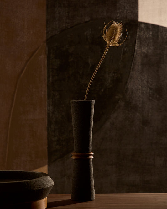Naro vase in black stone and teak wood 30cm