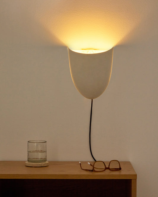 Nibla wall-mounted light fixture in white clay-effect metal