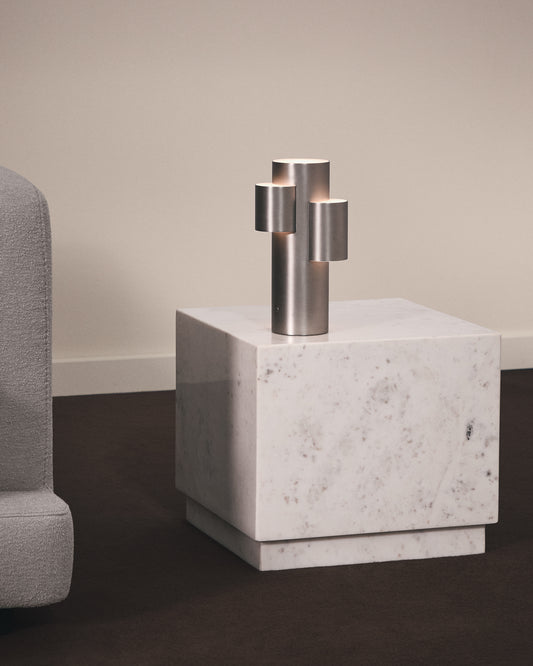 Sorein side table in white marble 50 x 50 cm