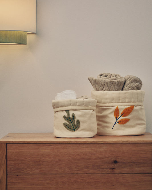 Tandani set of 2 beige cotton children's baskets with embroidered leaves