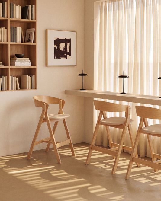 Godia stool in oak veneer with natural finish and beige chenille