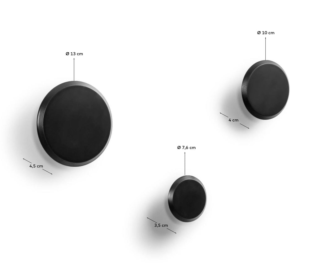 Set of 3 Nadua hangers in solid wood with a natural, black beech finish.