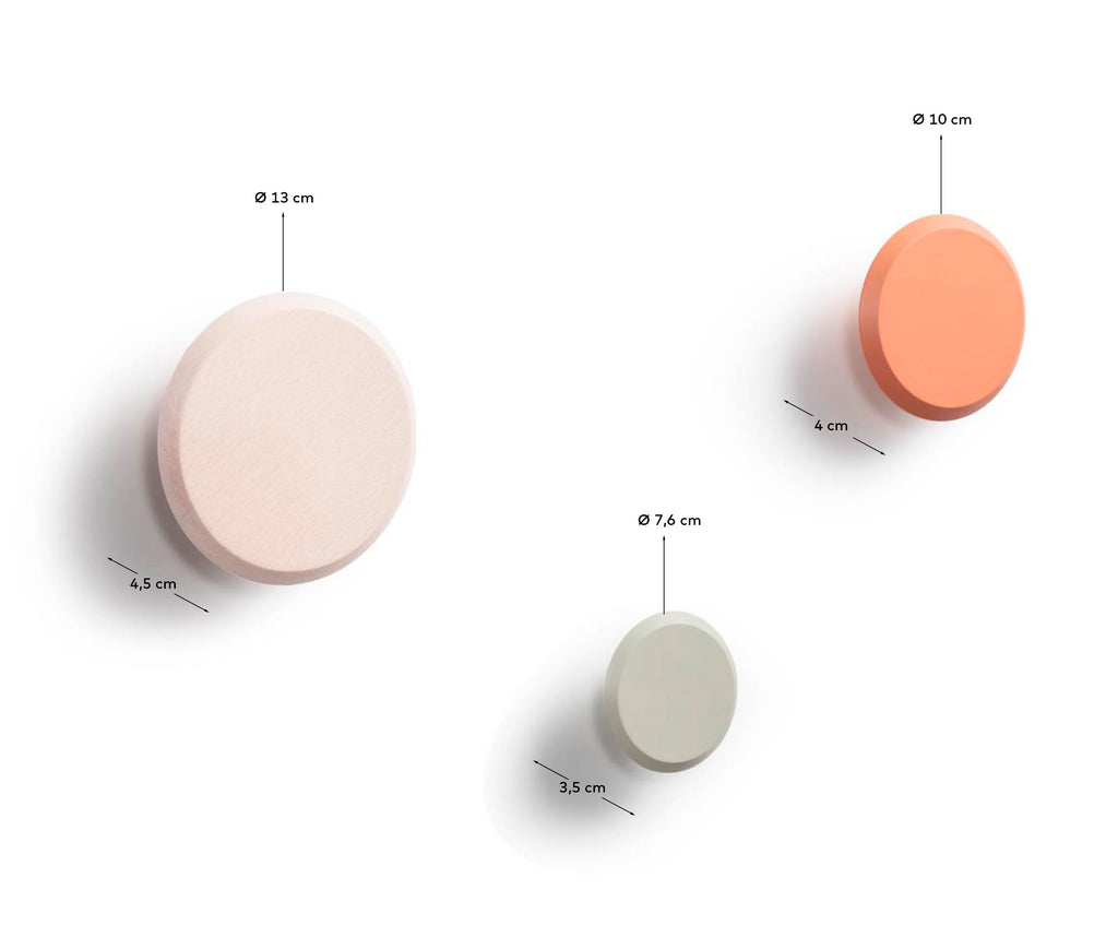 Set of 3 Nadua hangers in solid wood with a natural, orange and beige beech finish.