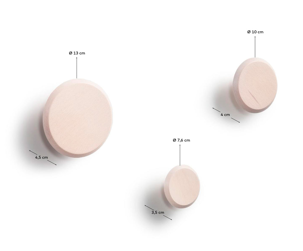 Set of 3 Nadua hangers in solid wood with a natural beech finish.
