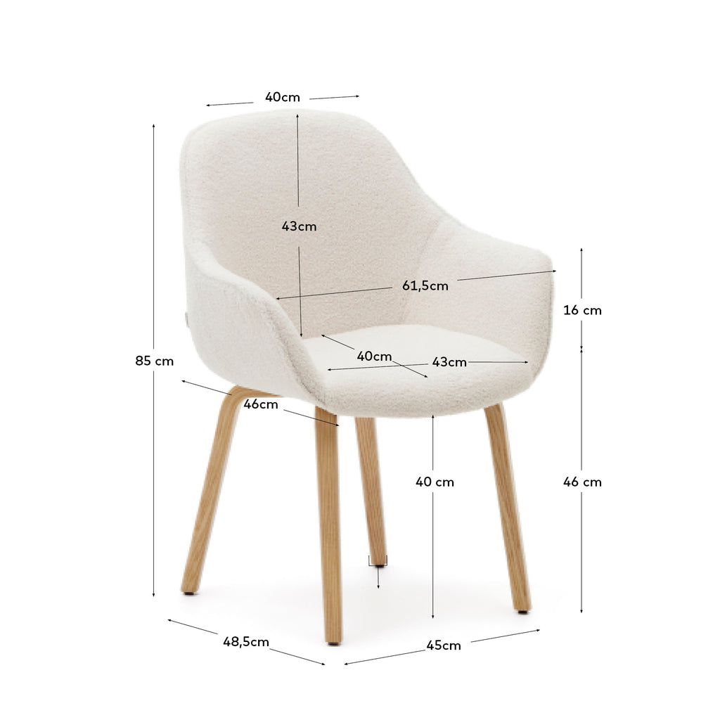 Aleli chair in white bouclé with solid ash wood legs and natural finish