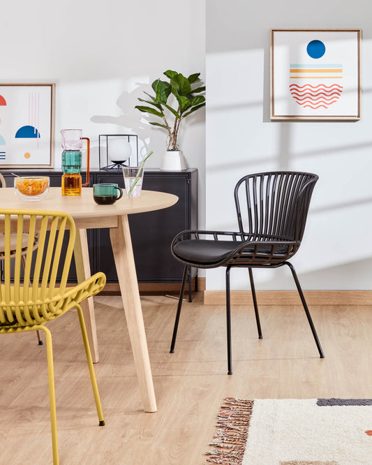 Surpik chair with steel legs in black finnish