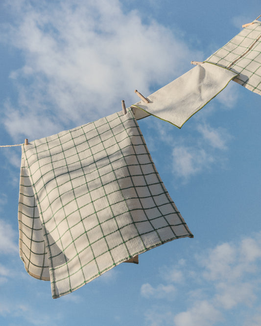 Adesta table runner in 100% cotton ecru with green checks 50 x 150 cm