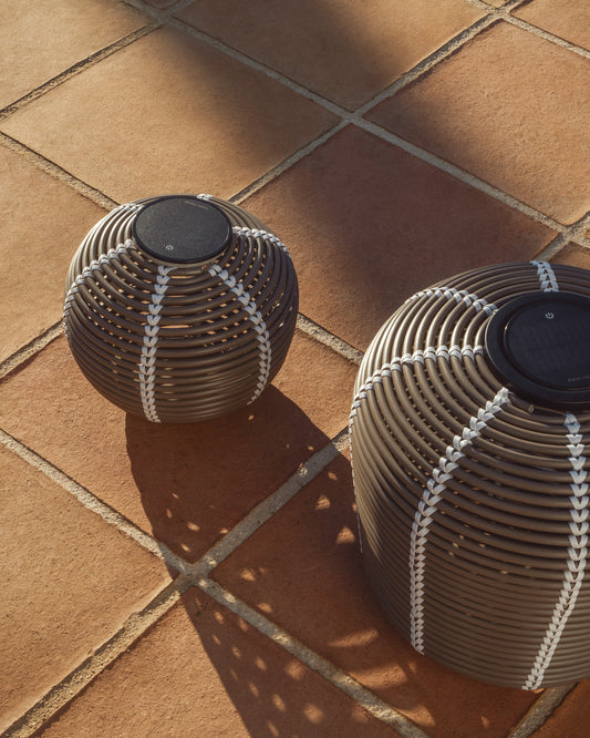 Garoina outdoor solar LED table lamp in taupe synthetic rattan Ø25cm