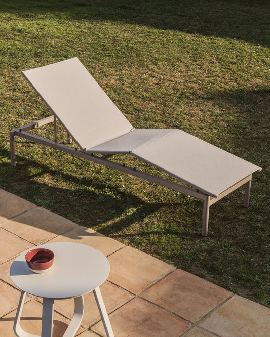 Stackable sun lounger Lesina in taupe aluminium and ecru texteline