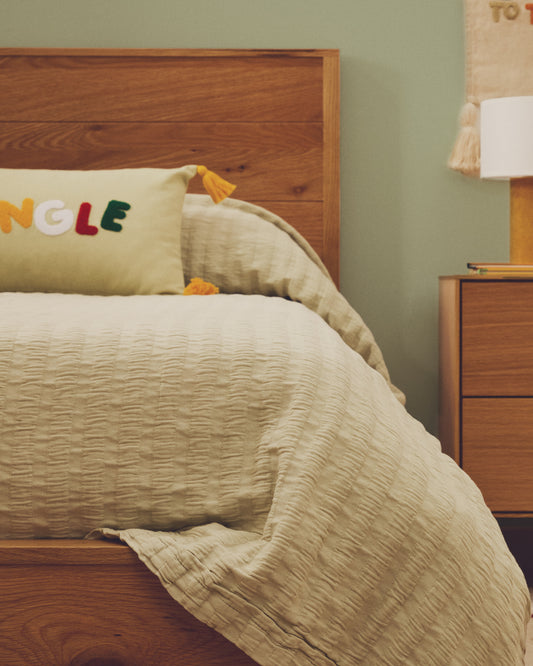 Rilune 100% cotton bedspread with light green embossed stripe effect for convertible cot