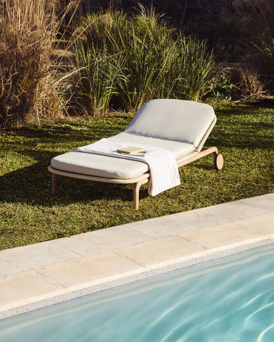 Alipa sun lounger in FSC 100% solid acacia wood and ecru rope cord