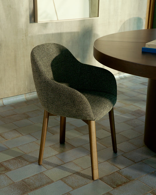 Meila chair with armrests in green chenille with legs in solid ash wood with natural finish
