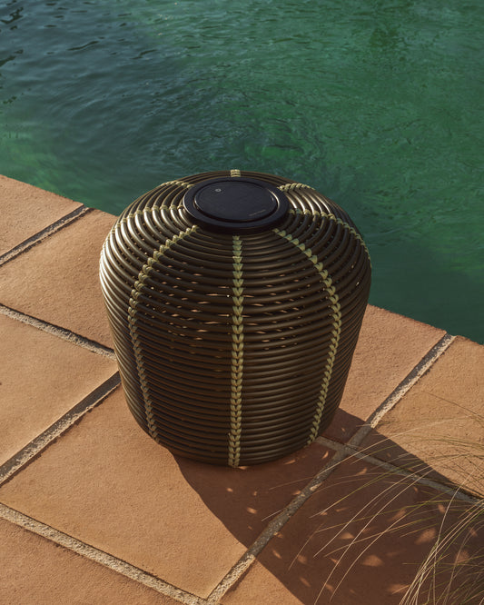 Garoina outdoor solar LED table lamp in green synthetic rattan Ø35cm