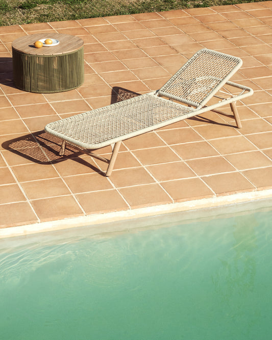 Dandara sun lounger in steel, ecru rope and legs in solid FSC 100% acacia wood