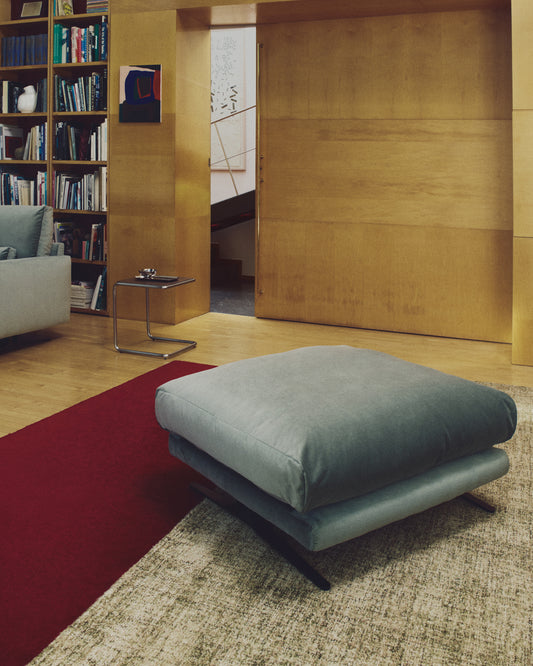 Veliro footrest in green velvet with steel legs with black finish 85 x 90 cm FSC Mix Credit