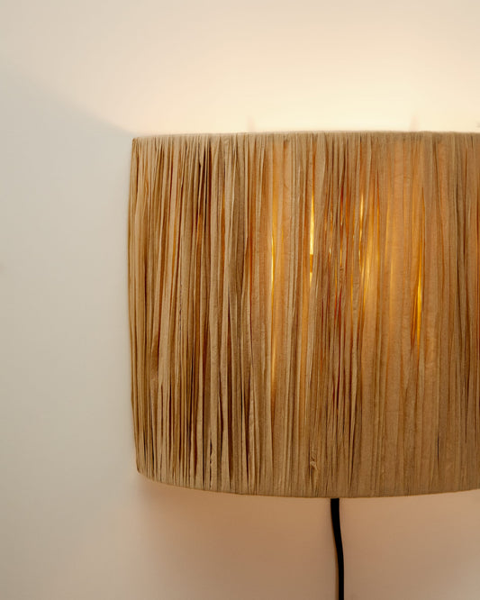 Pulmi wall lamp in natural raffia