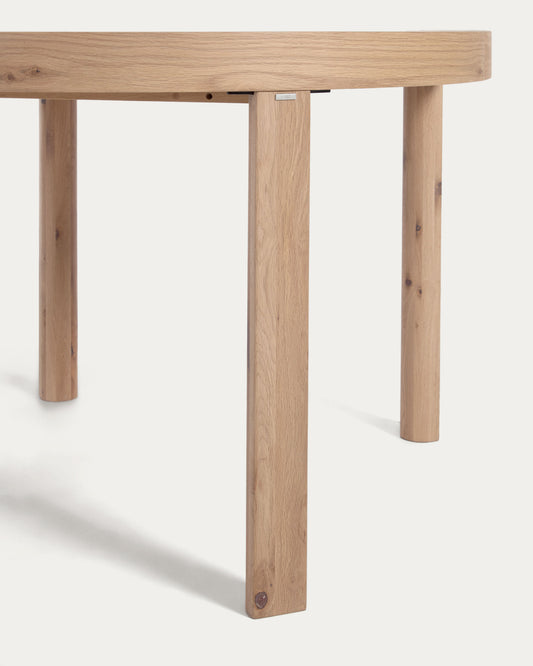 Extendable circular table Colleen with an oak veneer and solid wood legs Ø120(170)x120 cm